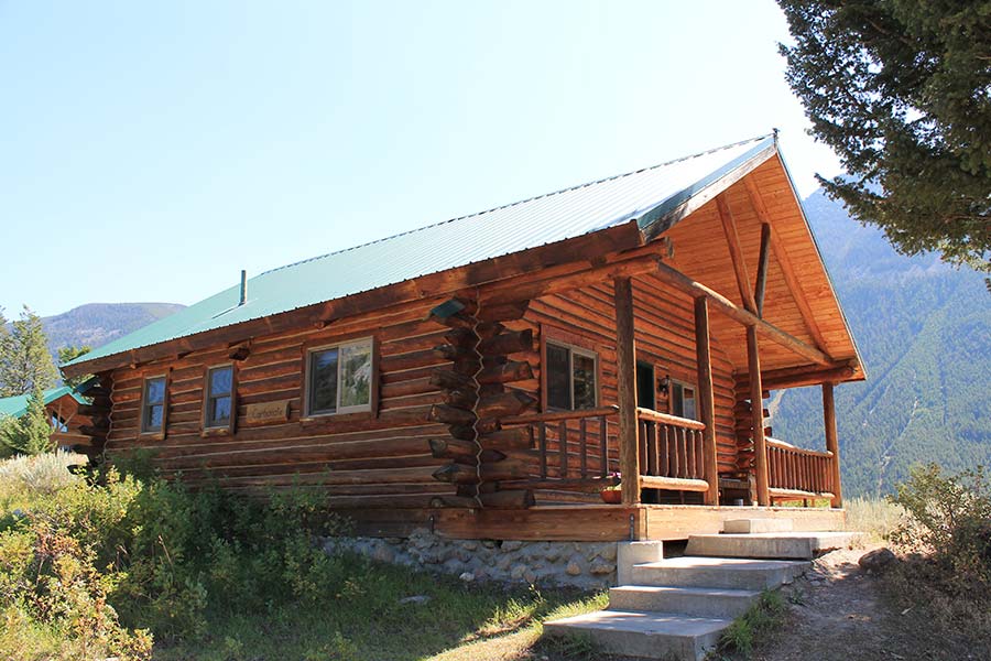 montana lodging near yellowstone