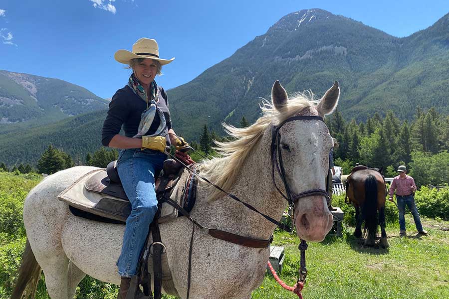 best horseback riding dude ranch vacations